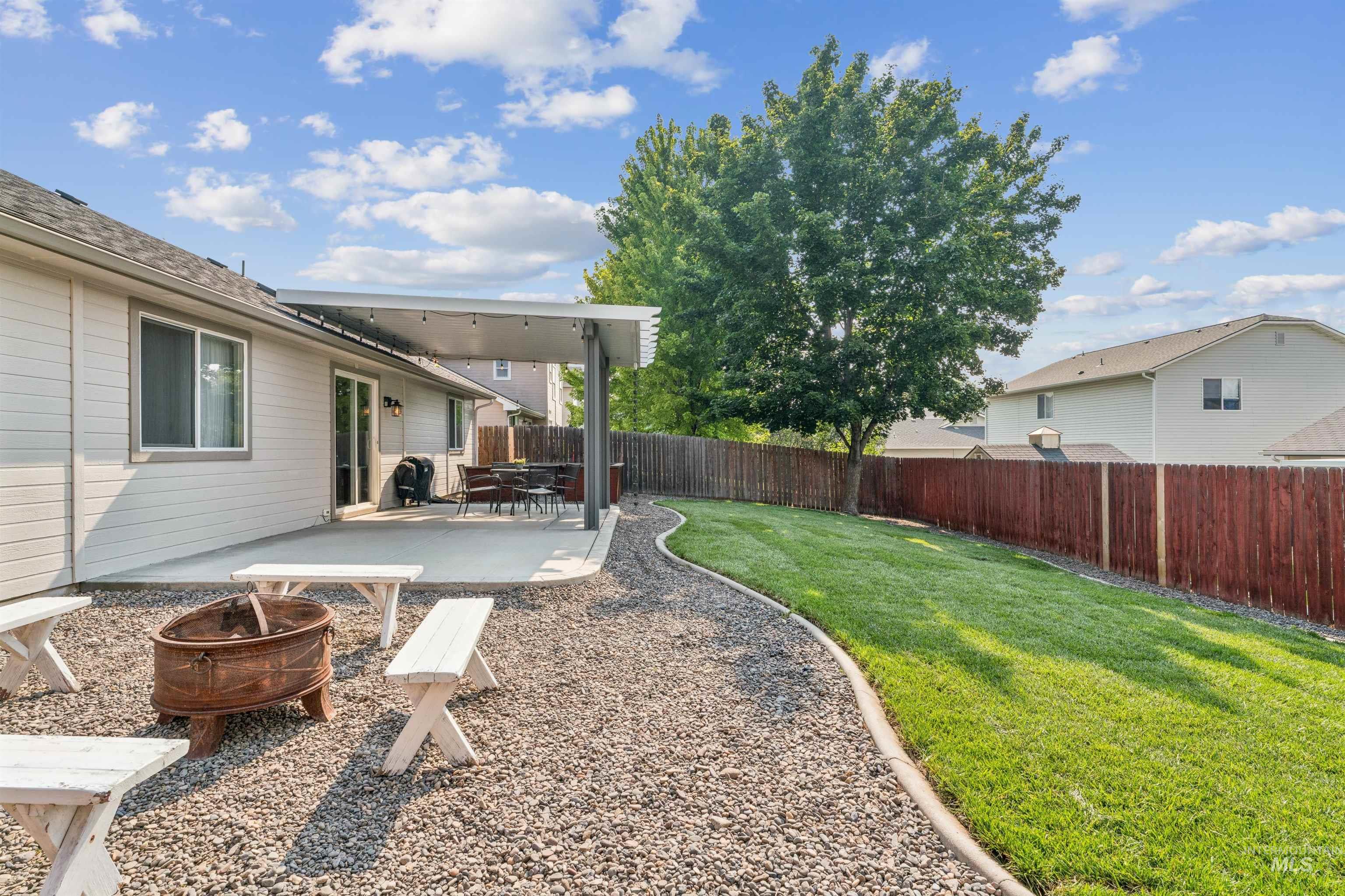 8655 W Dulcimer St., Boise, Idaho 83709, 3 Bedrooms, 2 Bathrooms, Residential For Sale, Price $424,999, 98996428