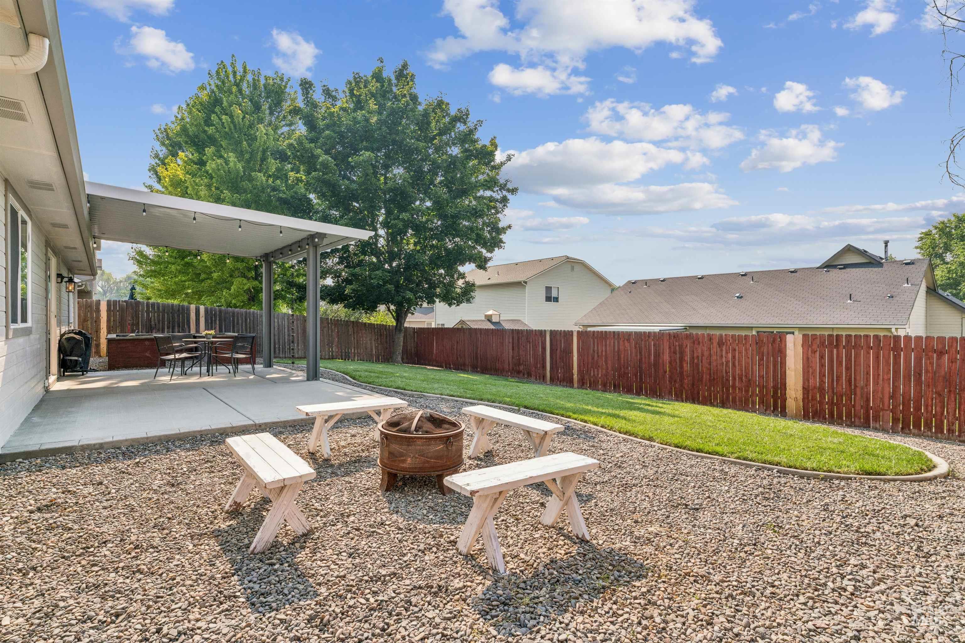 8655 W Dulcimer St., Boise, Idaho 83709, 3 Bedrooms, 2 Bathrooms, Residential For Sale, Price $424,999, 98996428