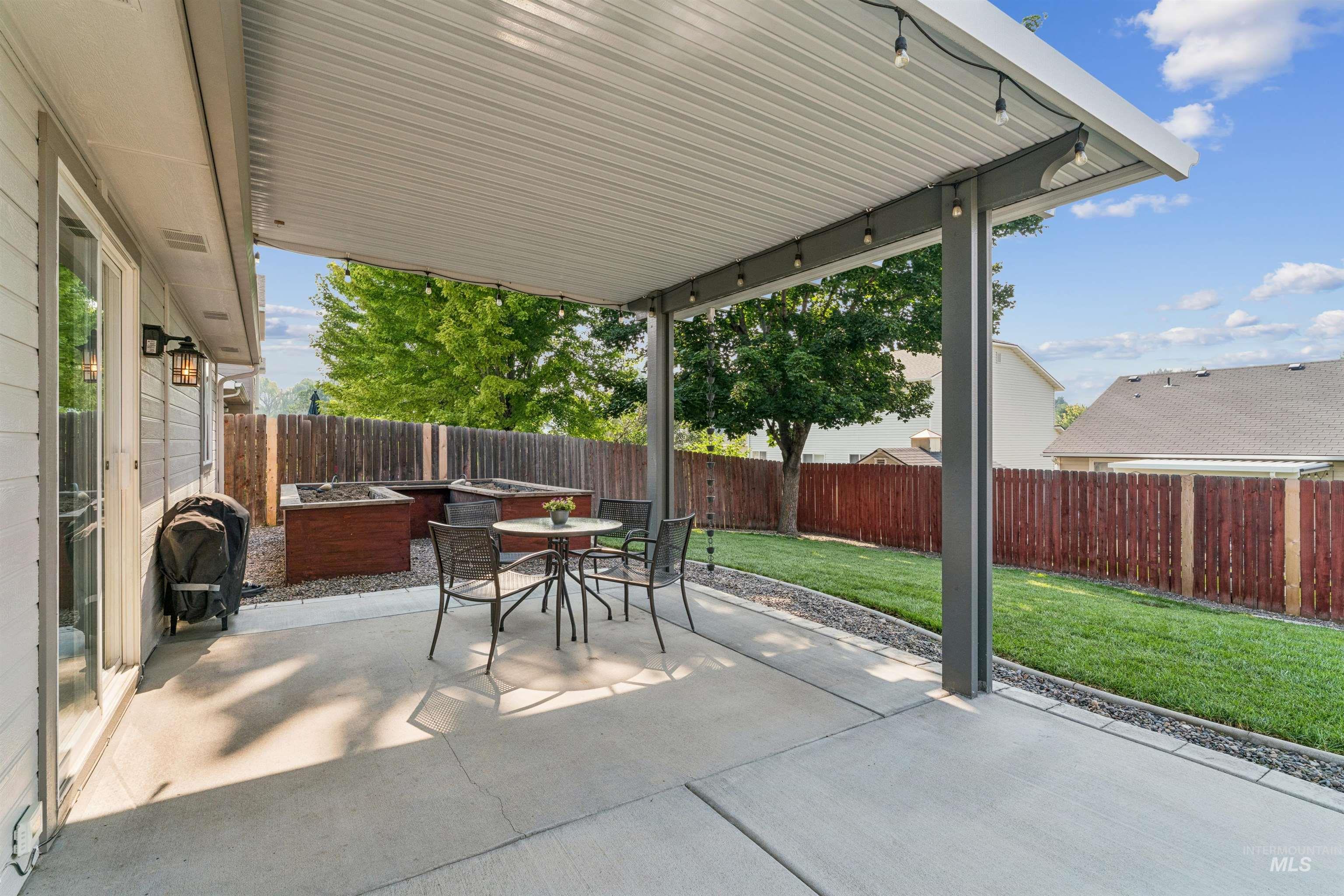 8655 W Dulcimer St., Boise, Idaho 83709, 3 Bedrooms, 2 Bathrooms, Residential For Sale, Price $424,999, 98996428