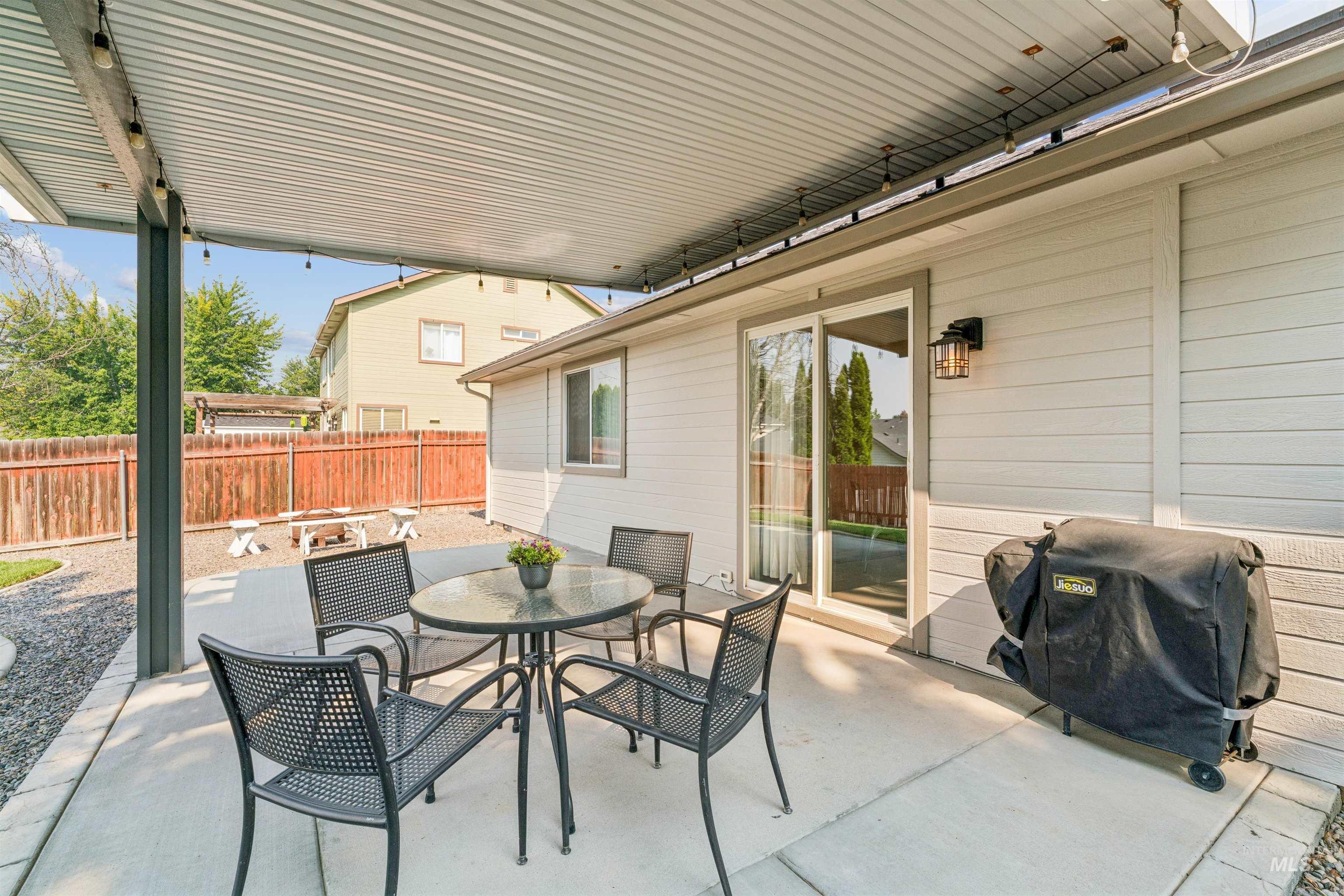 8655 W Dulcimer St., Boise, Idaho 83709, 3 Bedrooms, 2 Bathrooms, Residential For Sale, Price $424,999, 98996428