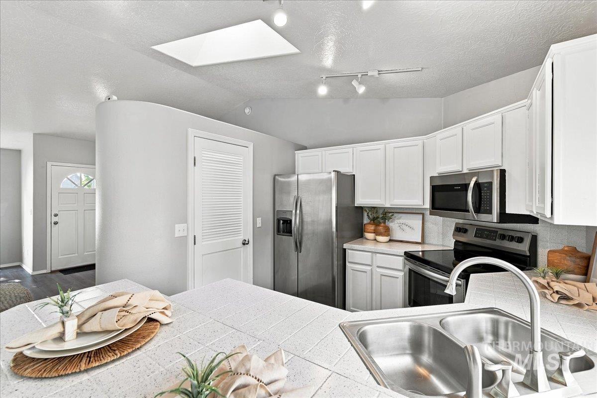 4200 E Carnation Court, Boise, Idaho 83716, 3 Bedrooms, 2 Bathrooms, Residential For Sale, Price $475,000,MLS 98996430