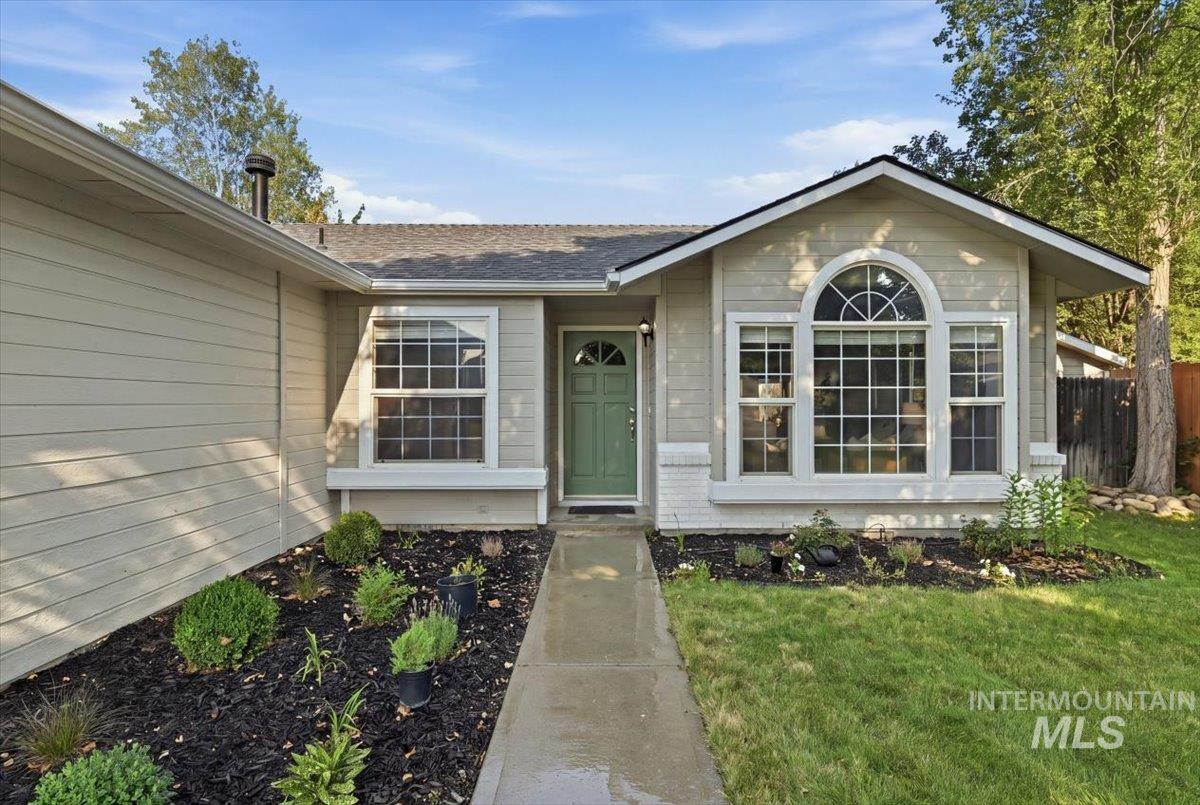4200 E Carnation Court, Boise, Idaho 83716, 3 Bedrooms, 2 Bathrooms, Residential For Sale, Price $475,000,MLS 98996430