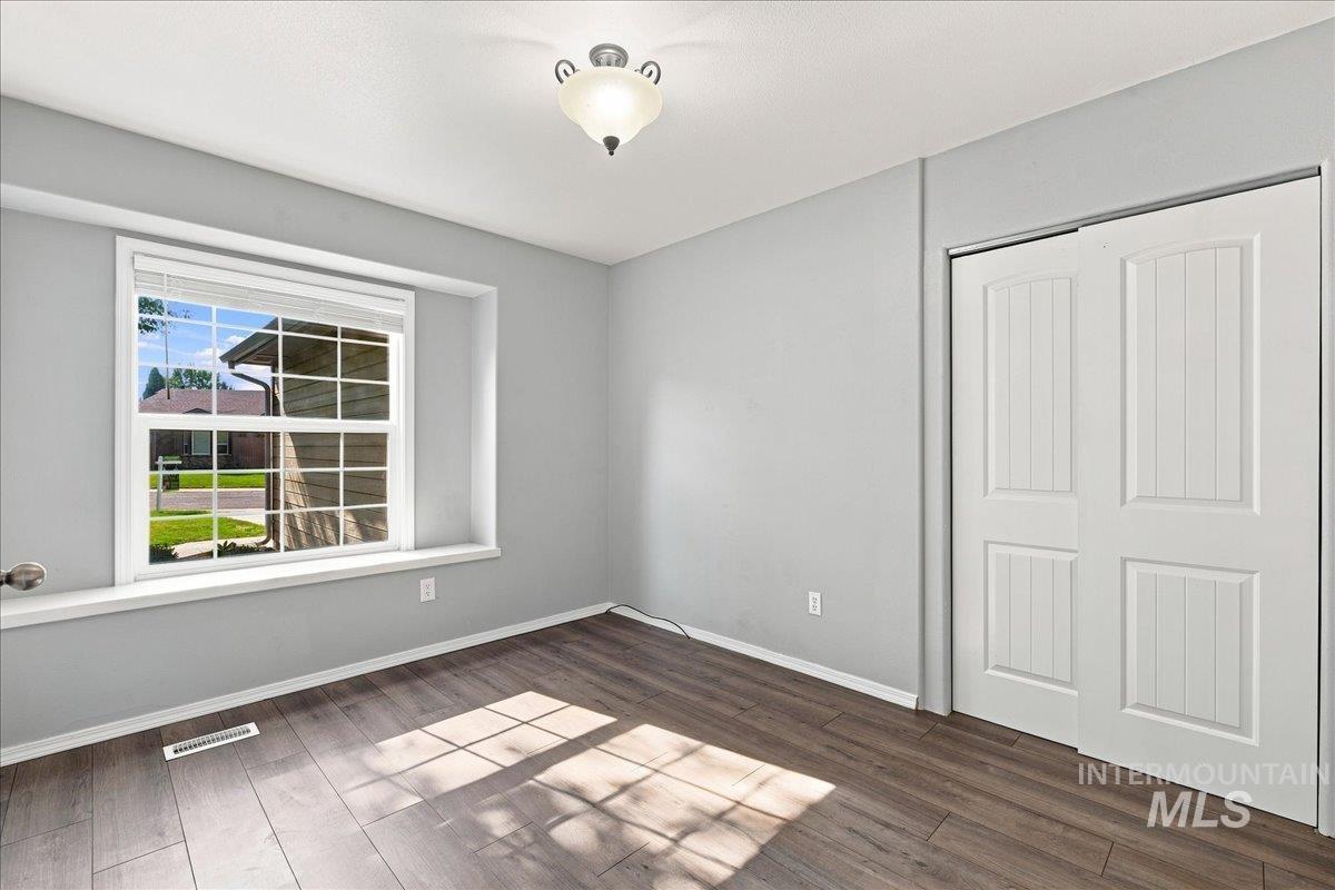 4200 E Carnation Court, Boise, Idaho 83716, 3 Bedrooms, 2 Bathrooms, Residential For Sale, Price $475,000,MLS 98996430