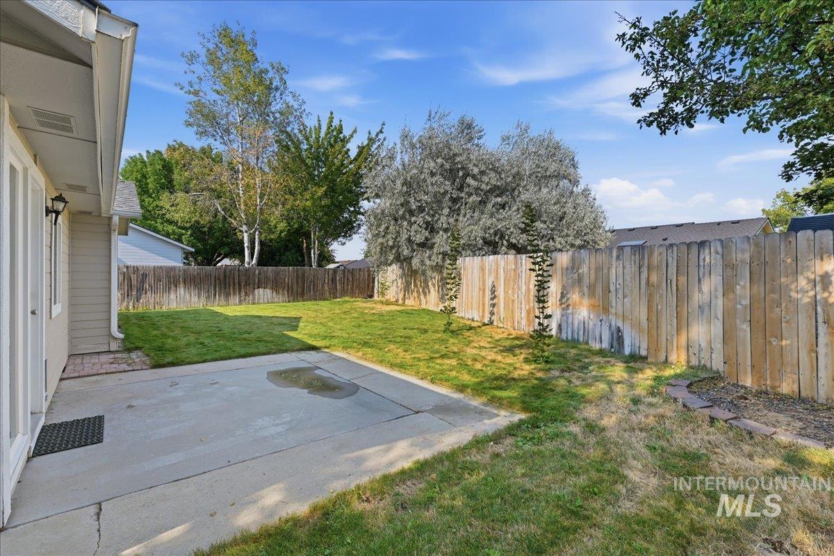 4200 E Carnation Court, Boise, Idaho 83716, 3 Bedrooms, 2 Bathrooms, Residential For Sale, Price $475,000,MLS 98996430