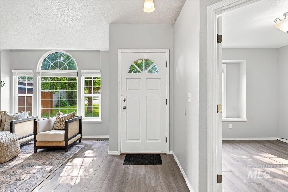 4200 E Carnation Court, Boise, Idaho 83716, 3 Bedrooms, 2 Bathrooms, Residential For Sale, Price $475,000,MLS 98996430