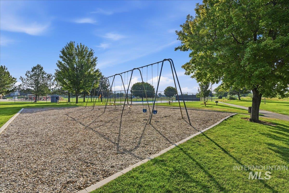 4200 E Carnation Court, Boise, Idaho 83716, 3 Bedrooms, 2 Bathrooms, Residential For Sale, Price $475,000,MLS 98996430