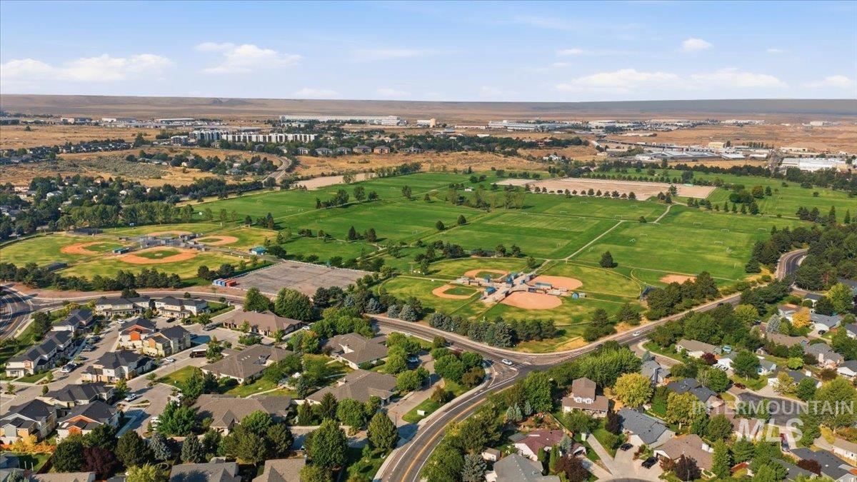 4200 E Carnation Court, Boise, Idaho 83716, 3 Bedrooms, 2 Bathrooms, Residential For Sale, Price $475,000,MLS 98996430