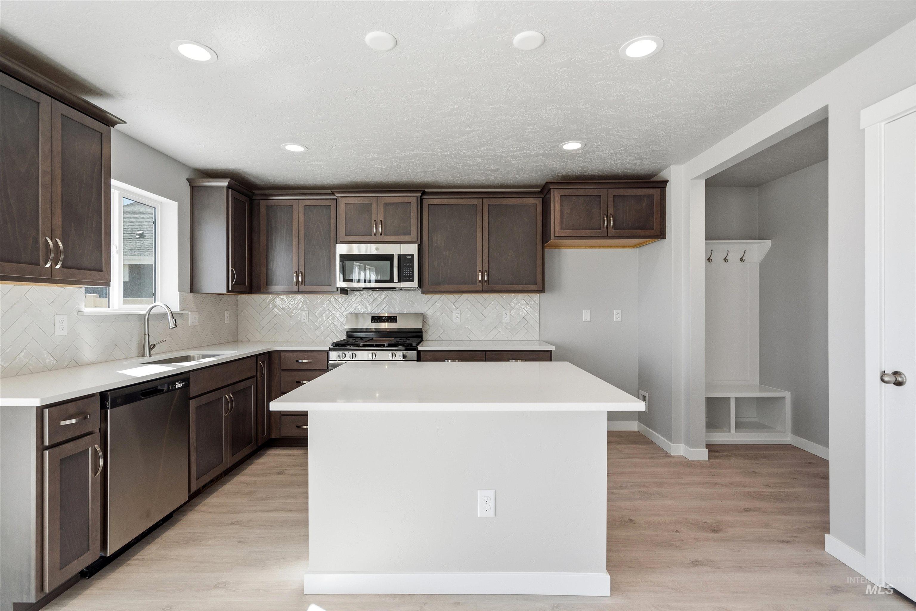 10159 Bellevue Ridge St, Nampa, Idaho 83687, 3 Bedrooms, 2.5 Bathrooms, Residential For Sale, Price $419,990, 98996431