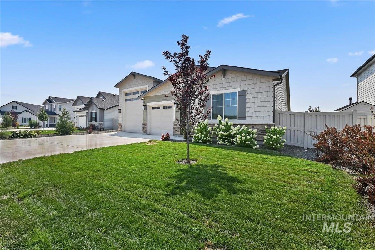 555 Burnside Ave, Middleton, Idaho 83644, 3 Bedrooms, 2 Bathrooms, Residential For Sale, Price $554,900, 98996434