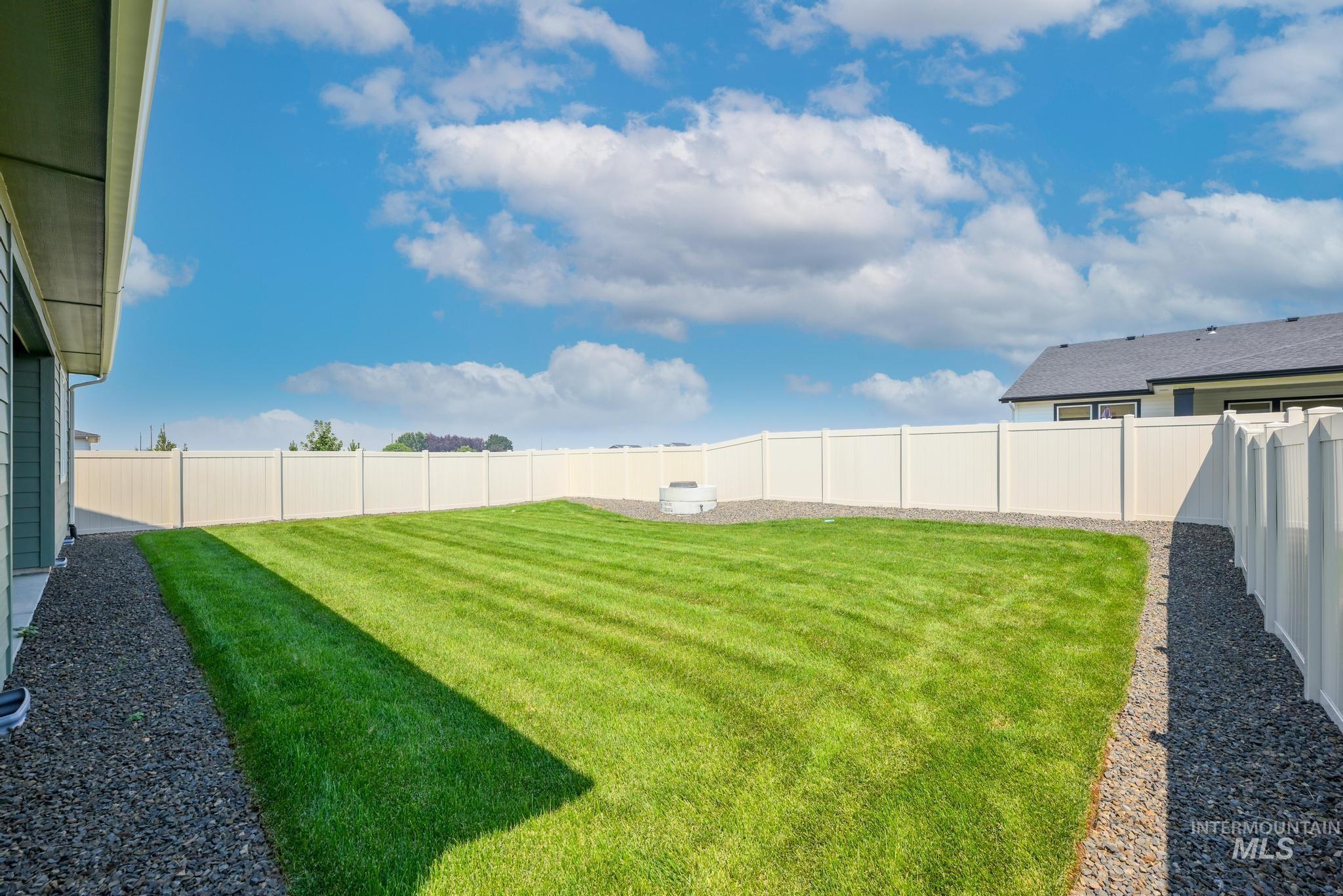 6218 W Snow Currant St, Meridian, Idaho 83646, 3 Bedrooms, 2 Bathrooms, Residential For Sale, Price $559,000,MLS 98996443