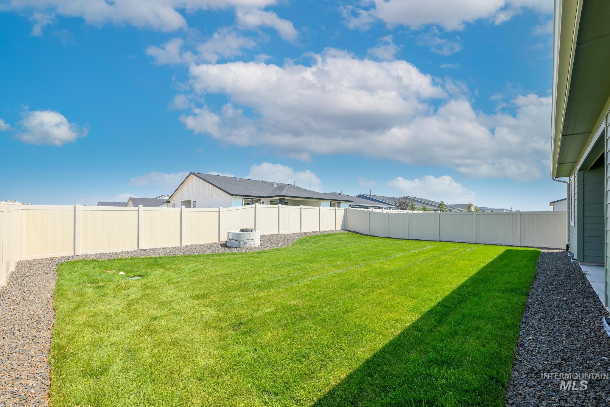 6218 W Snow Currant St, Meridian, Idaho 83646, 3 Bedrooms, 2 Bathrooms, Residential For Sale, Price $559,000,MLS 98996443
