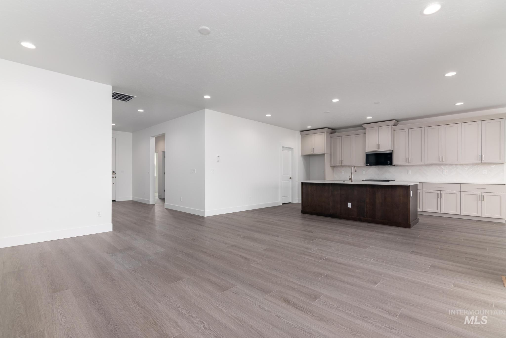 6218 W Snow Currant St, Meridian, Idaho 83646, 3 Bedrooms, 2 Bathrooms, Residential For Sale, Price $559,000,MLS 98996443
