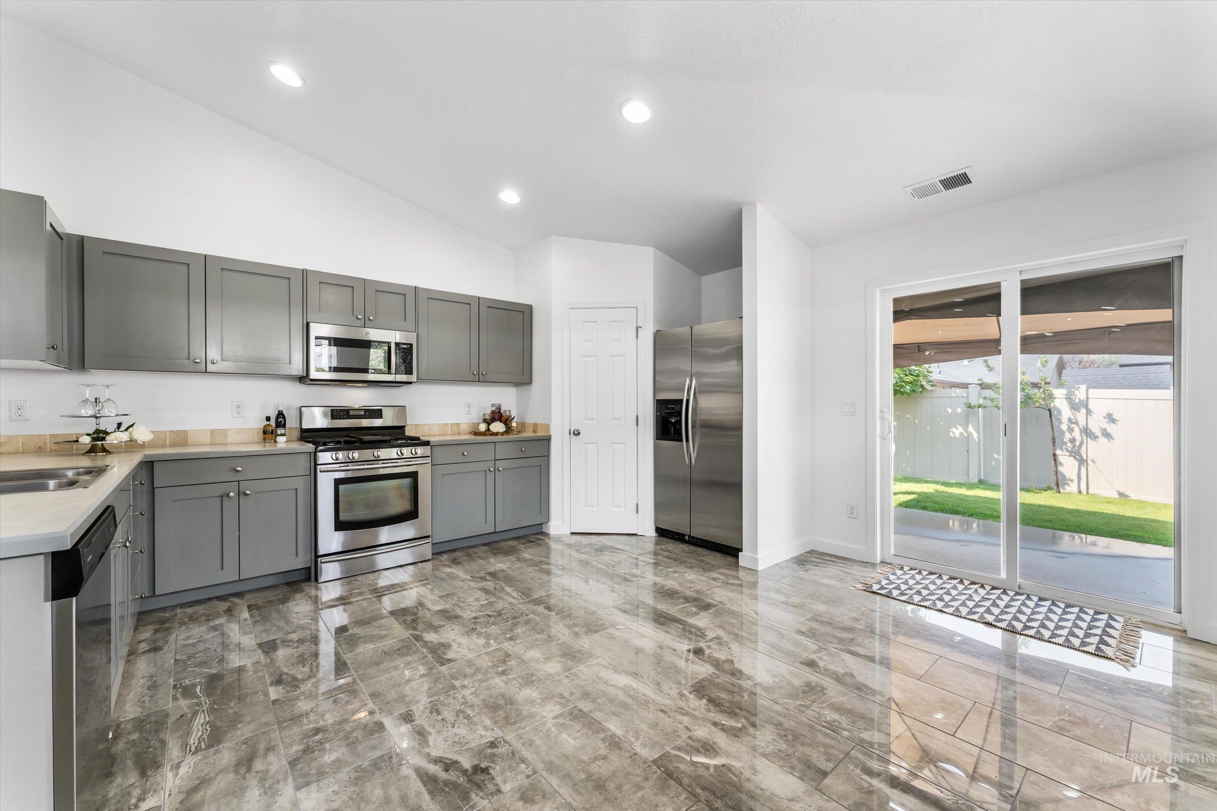 12634 W Kempshire Ct., Star, Idaho 83669, 4 Bedrooms, 2 Bathrooms, Residential For Sale, Price $450,000,MLS 98996446