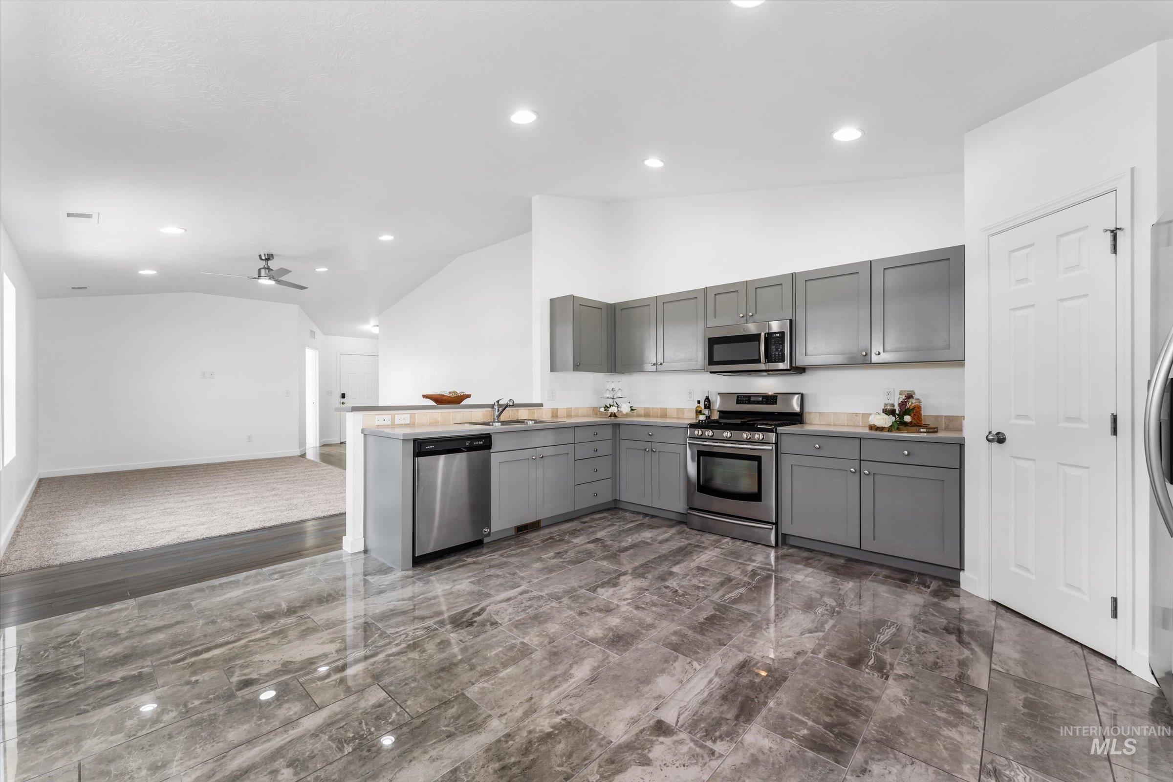 12634 W Kempshire Ct., Star, Idaho 83669, 4 Bedrooms, 2 Bathrooms, Residential For Sale, Price $450,000,MLS 98996446