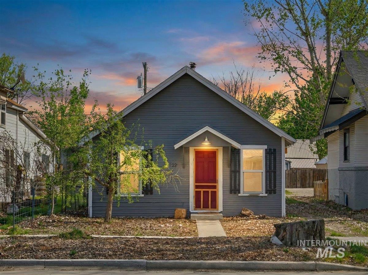722 S Washington, Emmett, Idaho 83617, 2 Bedrooms, 1 Bathroom, Residential For Sale, Price $249,900, 98996450