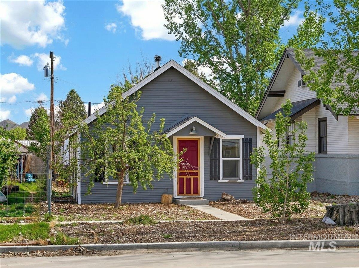722 S Washington, Emmett, Idaho 83617, 2 Bedrooms, 1 Bathroom, Residential For Sale, Price $249,900, 98996450