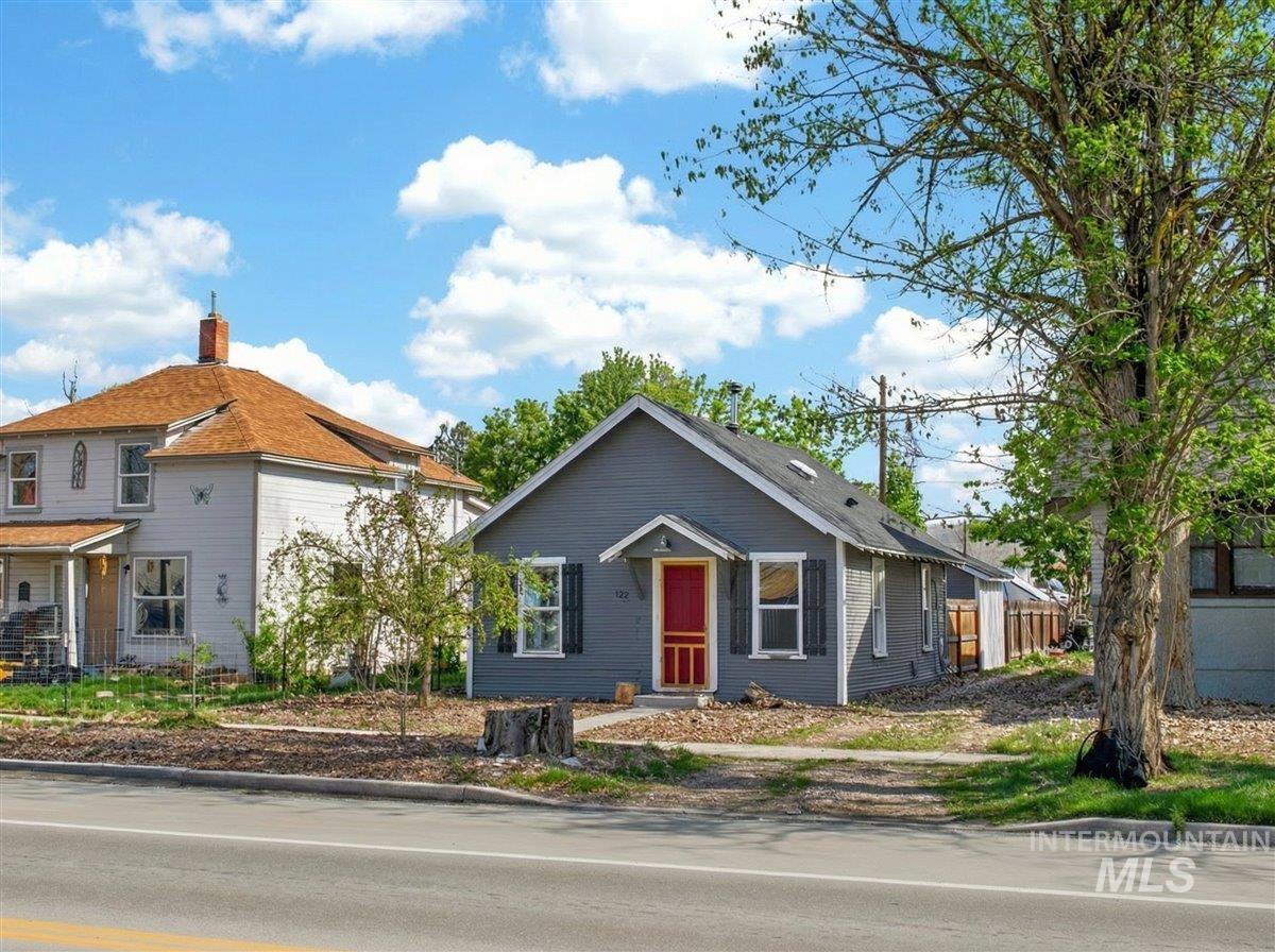 722 S Washington, Emmett, Idaho 83617, 2 Bedrooms, 1 Bathroom, Residential For Sale, Price $249,900, 98996450