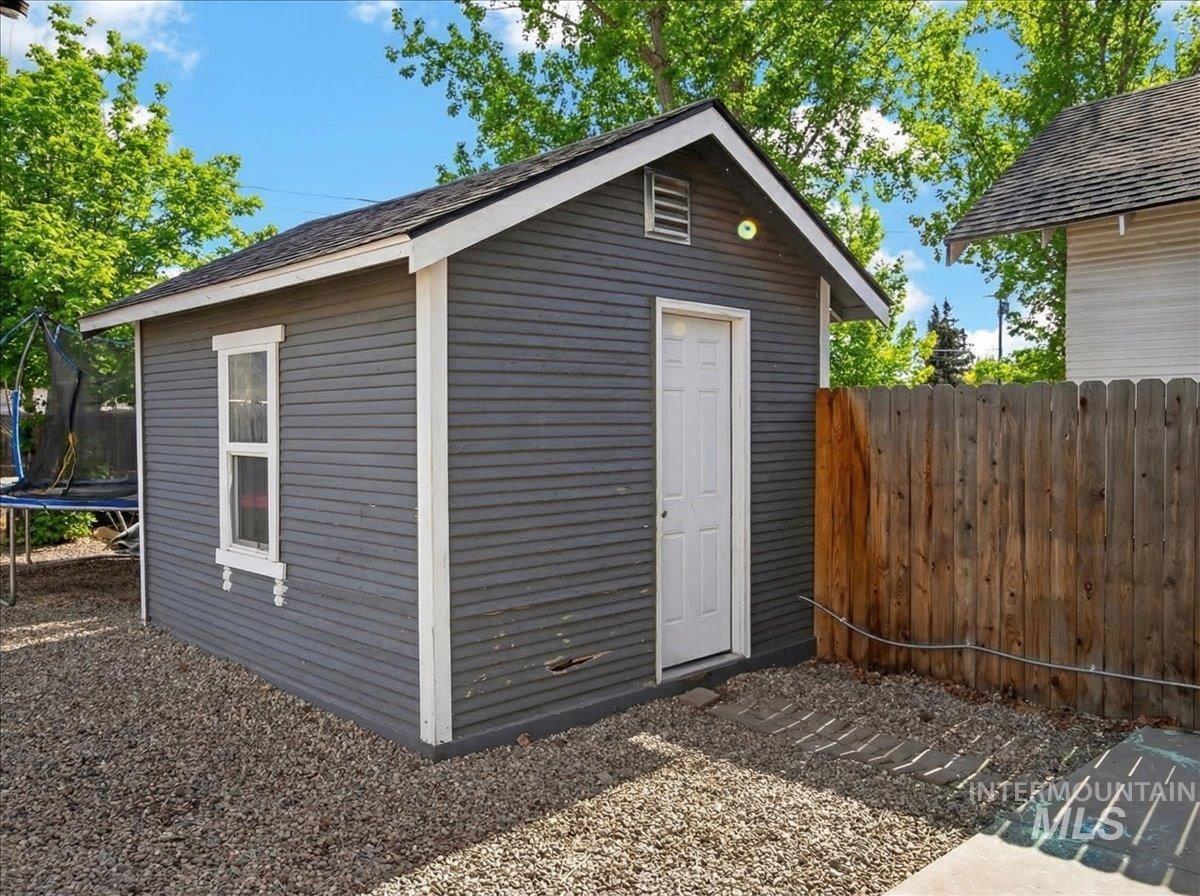 722 S Washington, Emmett, Idaho 83617, 2 Bedrooms, 1 Bathroom, Residential For Sale, Price $249,900, 98996450