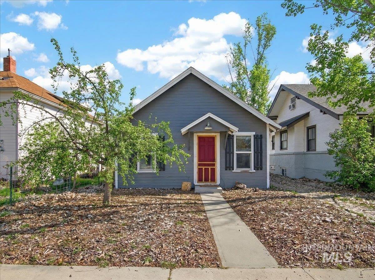 722 S Washington, Emmett, Idaho 83617, 2 Bedrooms, 1 Bathroom, Residential For Sale, Price $249,900, 98996450