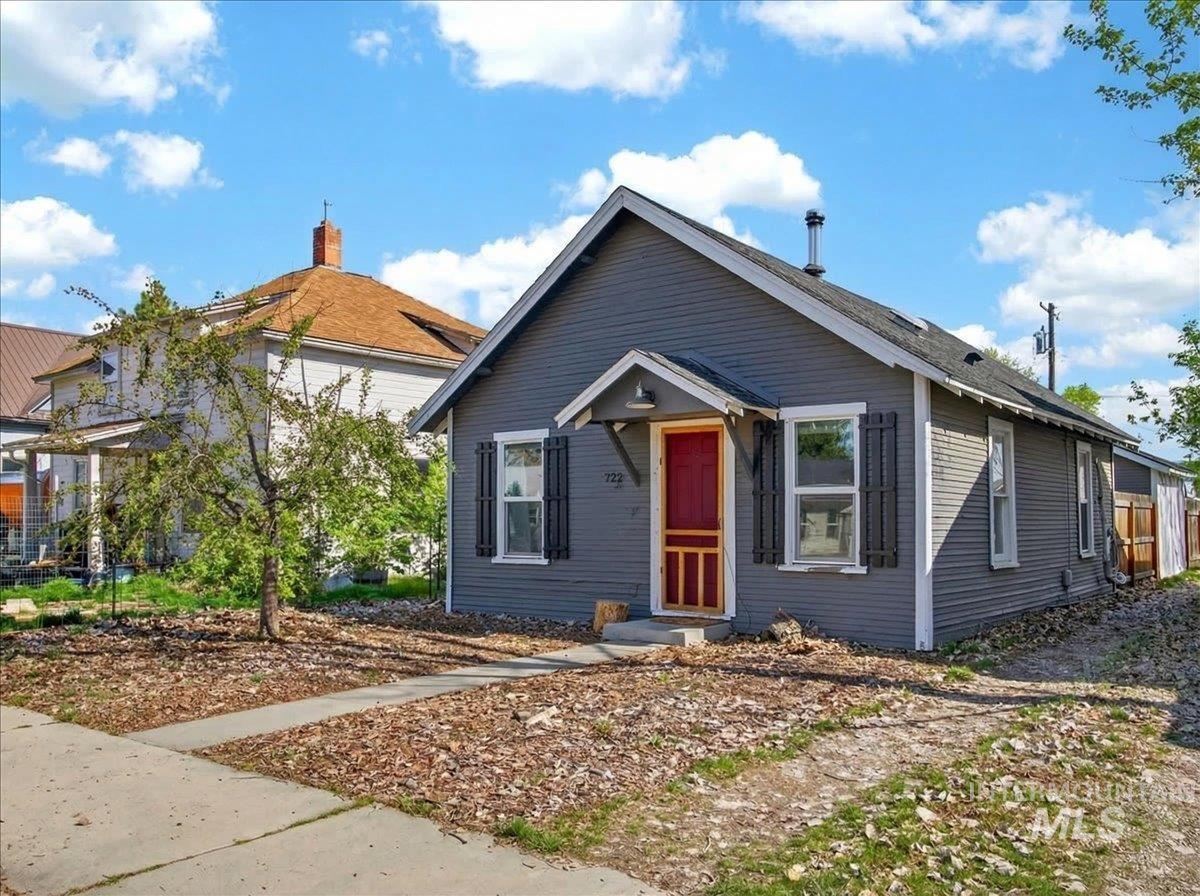 722 S Washington, Emmett, Idaho 83617, 2 Bedrooms, 1 Bathroom, Residential For Sale, Price $249,900, 98996450