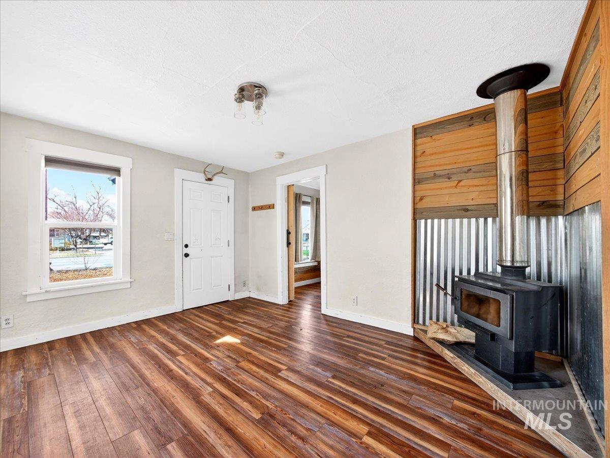 722 S Washington, Emmett, Idaho 83617, 2 Bedrooms, 1 Bathroom, Residential For Sale, Price $249,900, 98996450