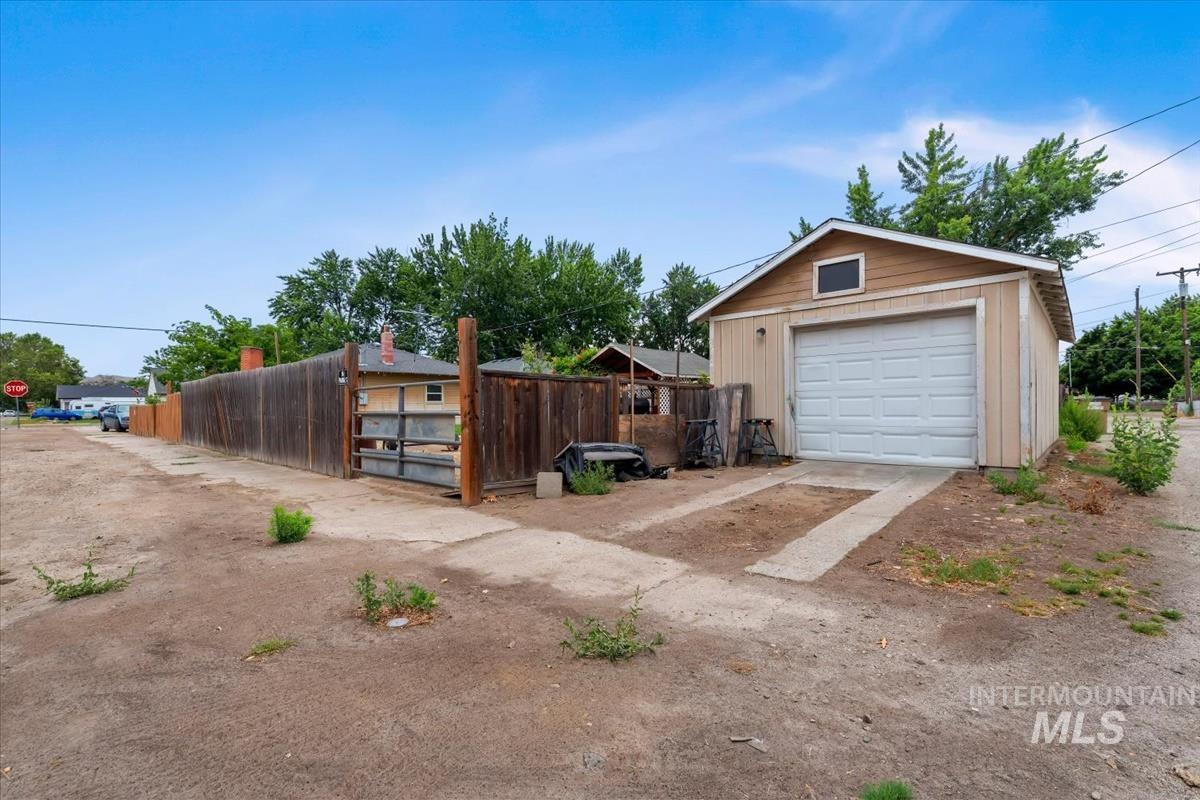403 S Wardwell Ave, Emmett, Idaho 83617, 3 Bedrooms, 1 Bathroom, Residential For Sale, Price $224,900, 98996455