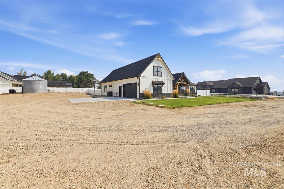 13958 Raptor Ln, Caldwell, Idaho 83607, 5 Bedrooms, 3.5 Bathrooms, Residential For Sale, Price $1,175,000,MLS 98996461
