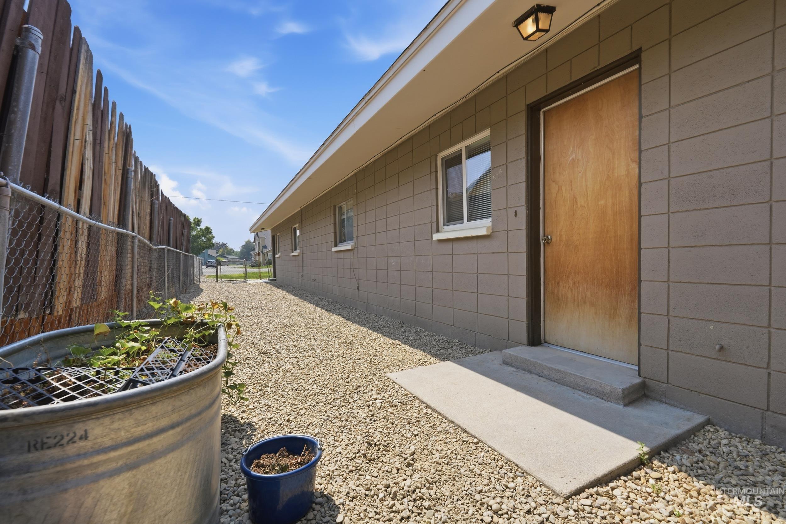 236 High st, Nampa, Idaho 83651, 2 Bedrooms, 1 Bathroom, Residential Income For Sale, Price $485,000,MLS 98996463