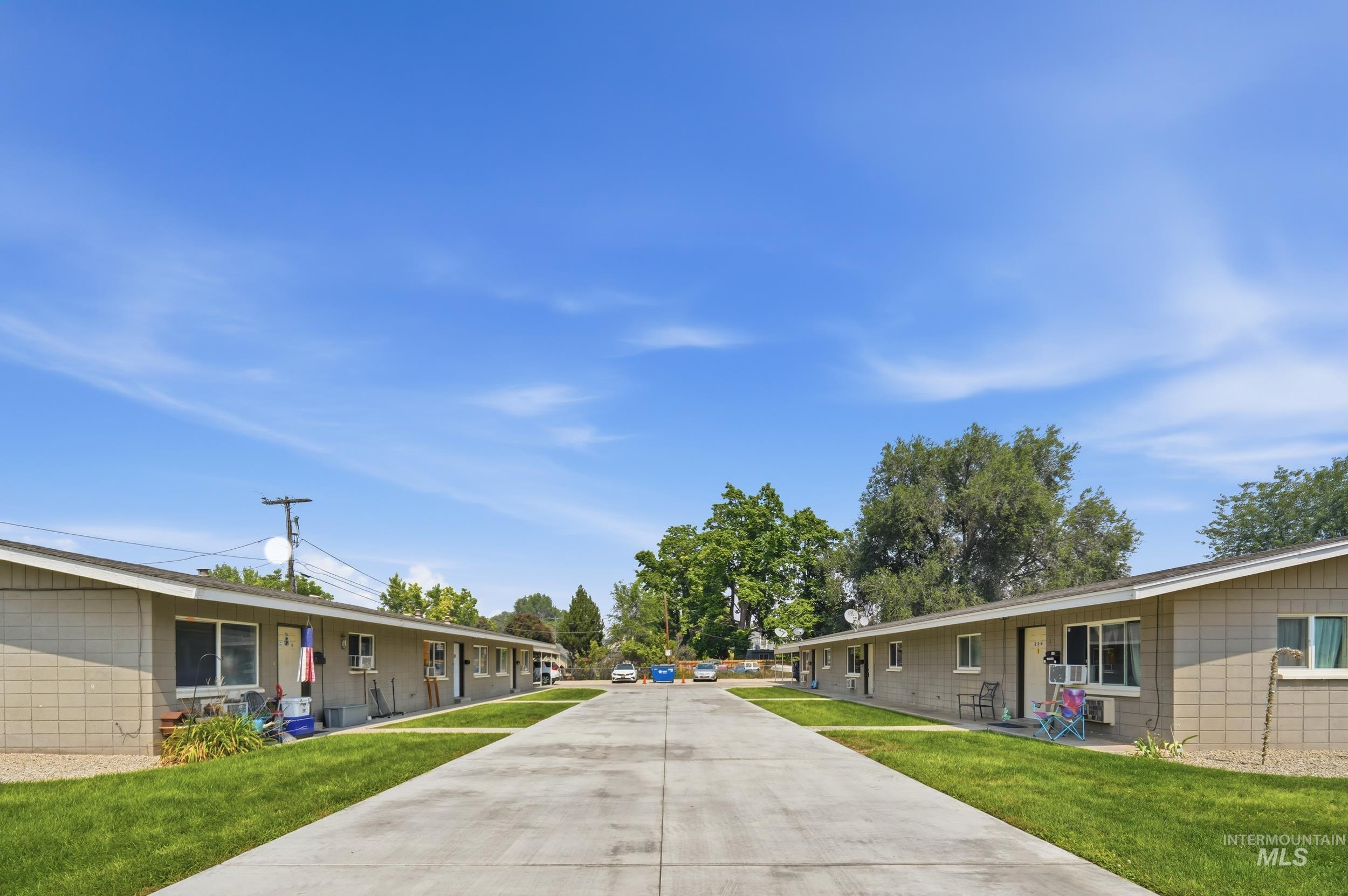 236 High st, Nampa, Idaho 83651, 2 Bedrooms, 1 Bathroom, Residential Income For Sale, Price $485,000,MLS 98996463