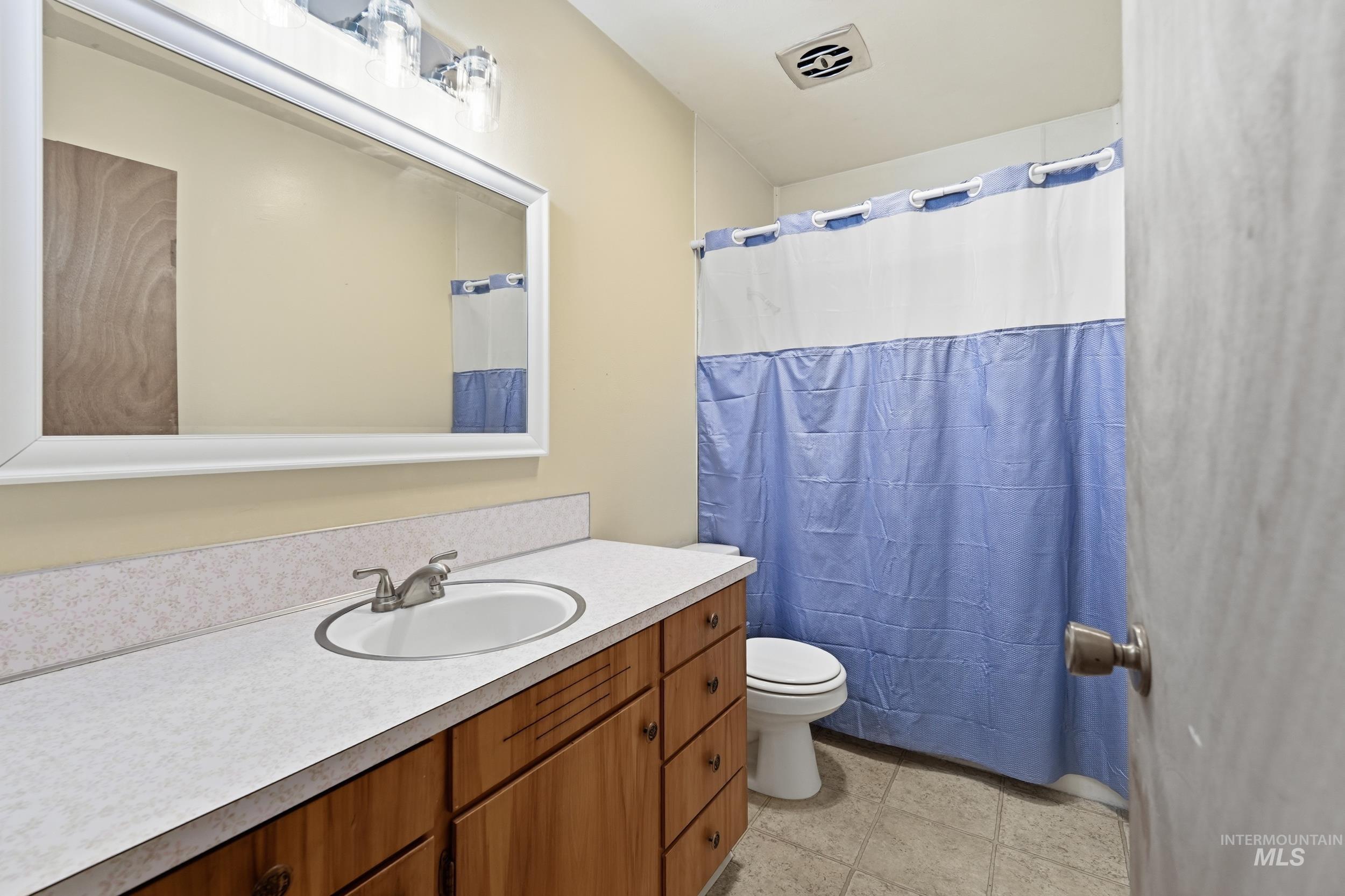 236 High st, Nampa, Idaho 83651, 2 Bedrooms, 1 Bathroom, Residential Income For Sale, Price $485,000,MLS 98996463