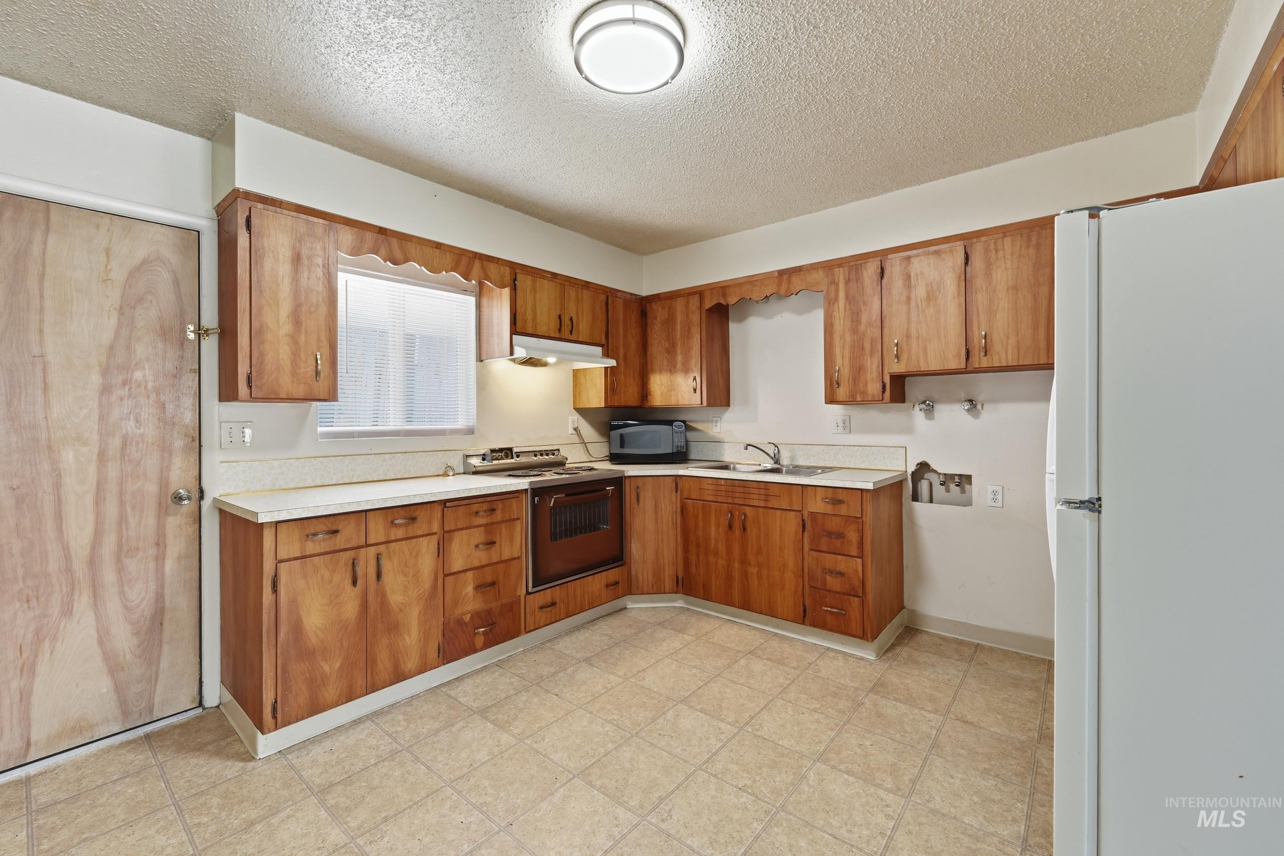 236 High st, Nampa, Idaho 83651, 2 Bedrooms, 1 Bathroom, Residential Income For Sale, Price $485,000,MLS 98996463