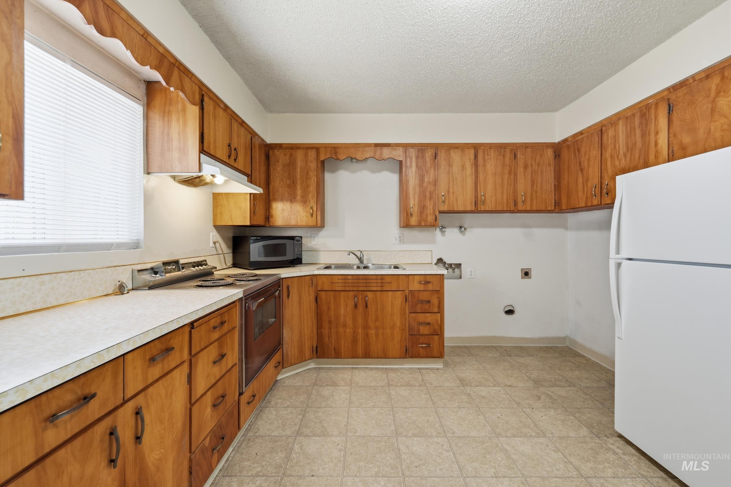 236 High st, Nampa, Idaho 83651, 2 Bedrooms, 1 Bathroom, Residential Income For Sale, Price $485,000,MLS 98996463