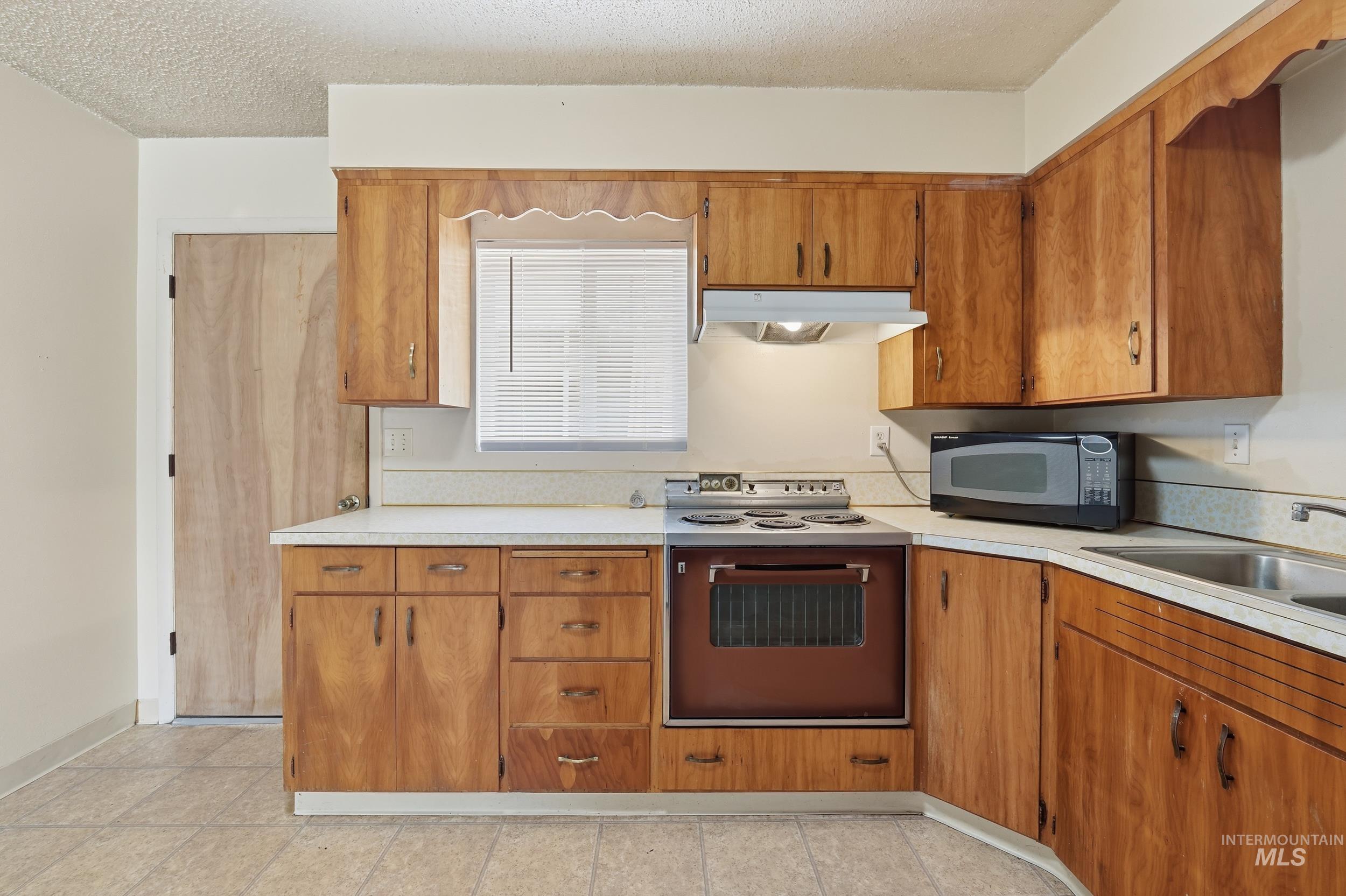 236 High st, Nampa, Idaho 83651, 2 Bedrooms, 1 Bathroom, Residential Income For Sale, Price $485,000,MLS 98996463