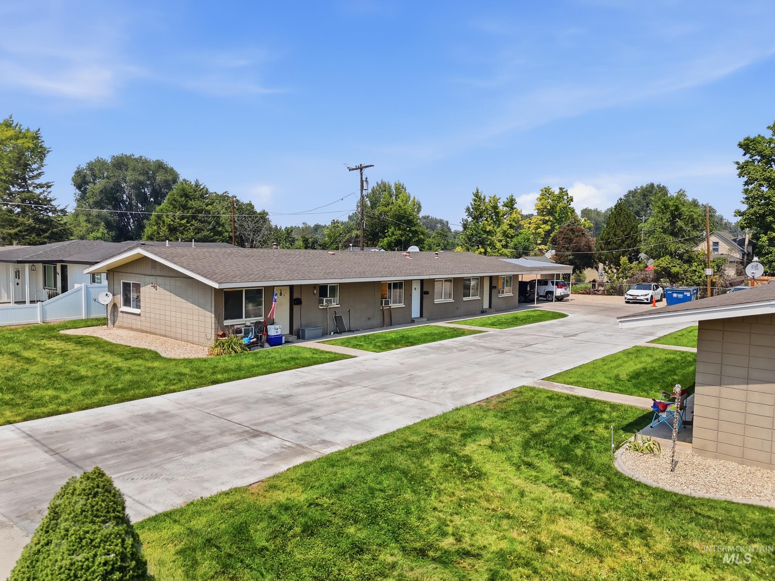 240 High st, Nampa, Idaho 83651, 2 Bedrooms, 1 Bathroom, Residential Income For Sale, Price $479,900,MLS 98996464