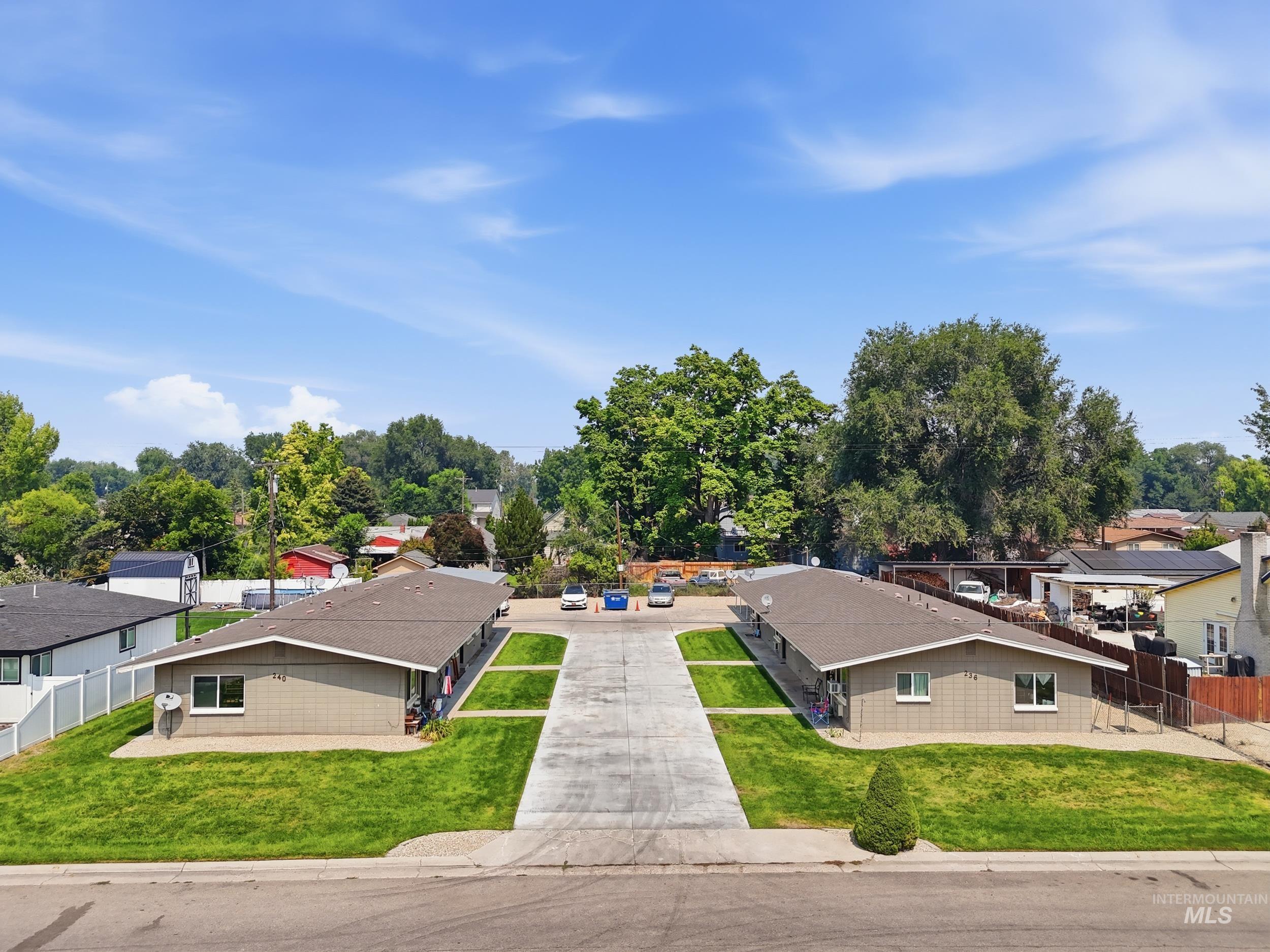 240 High st, Nampa, Idaho 83651, 2 Bedrooms, 1 Bathroom, Residential Income For Sale, Price $479,900,MLS 98996464