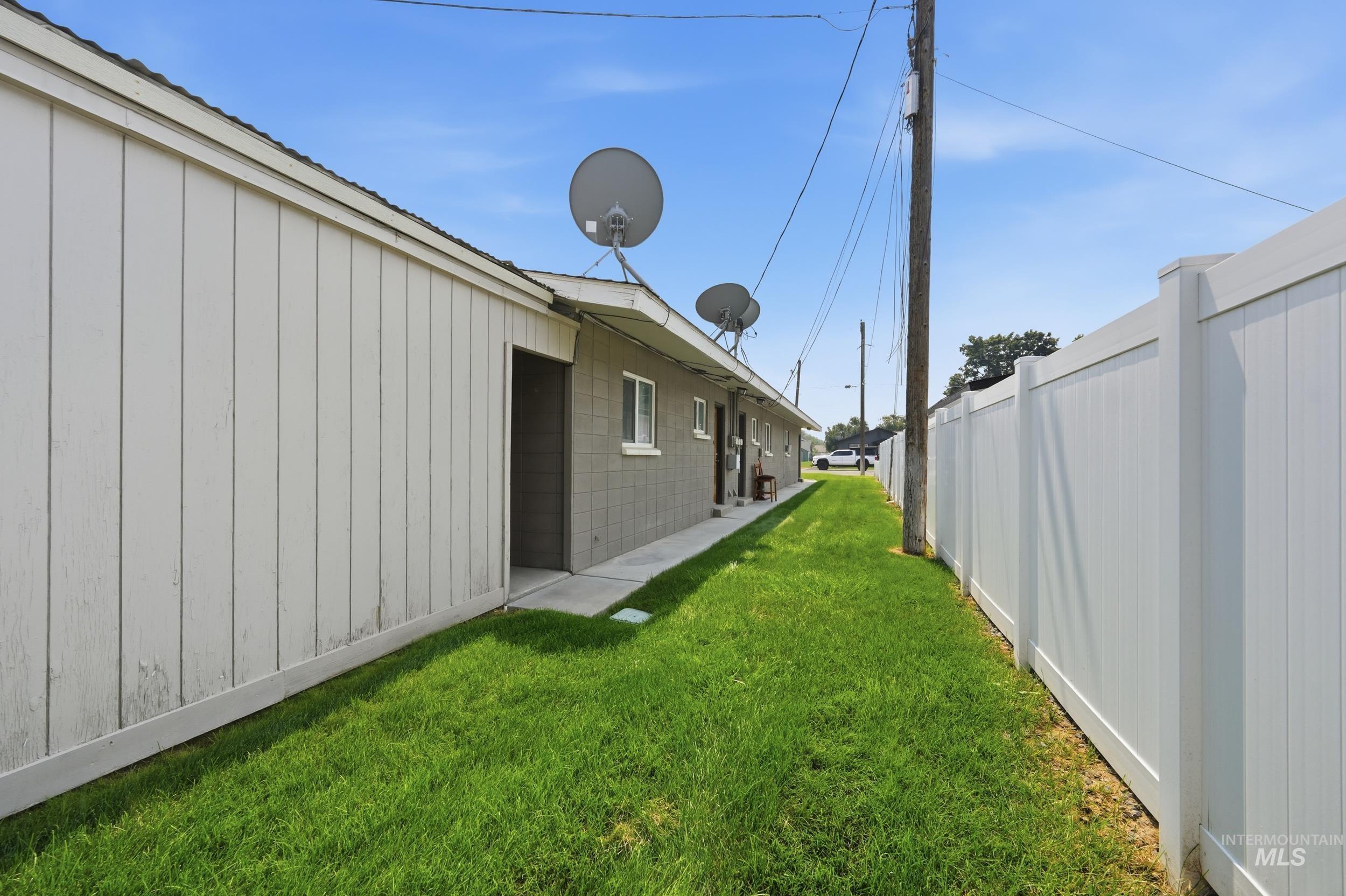 240 High st, Nampa, Idaho 83651, 2 Bedrooms, 1 Bathroom, Residential Income For Sale, Price $479,900,MLS 98996464