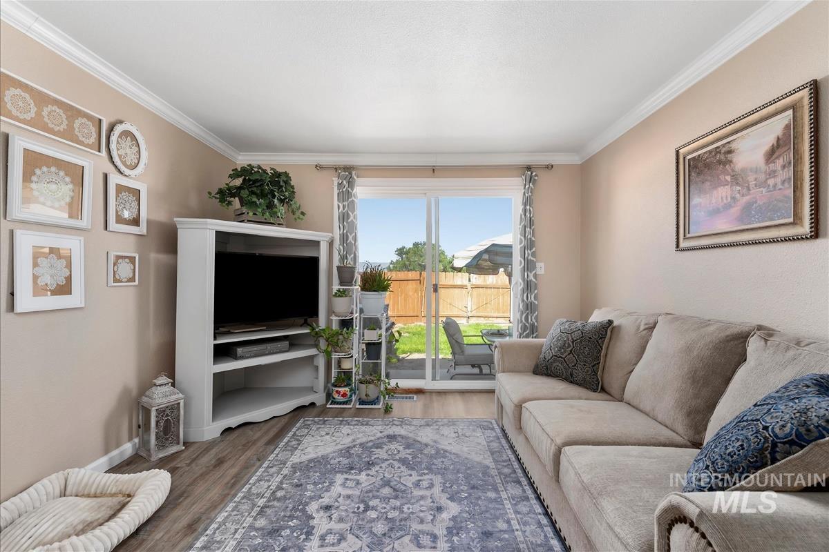10560 W Fox Ridge Dr, Boise, Idaho 83709, 2 Bedrooms, 1 Bathroom, Residential For Sale, Price $316,900,MLS 98996469