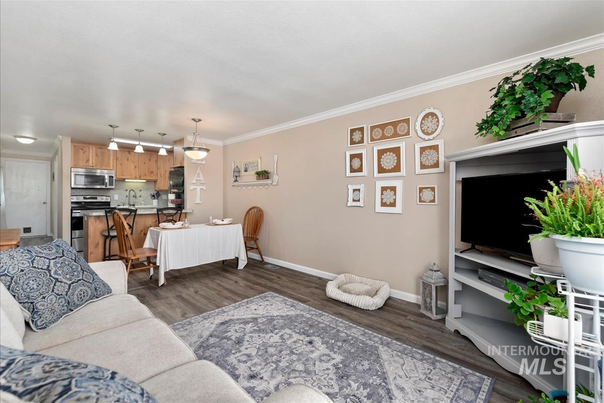 10560 W Fox Ridge Dr, Boise, Idaho 83709, 2 Bedrooms, 1 Bathroom, Residential For Sale, Price $316,900,MLS 98996469