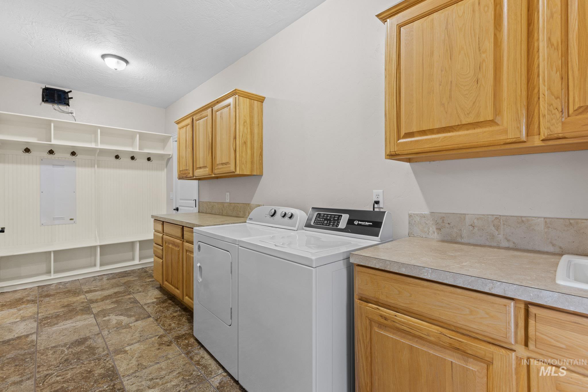 2324 S kaesemeyer Lane, Kuna, Idaho 83634, 4 Bedrooms, 2.5 Bathrooms, Residential For Sale, Price $1,499,900,MLS 98996472