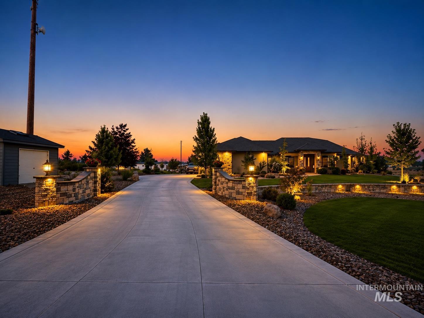 25498 Havard Oak Pl, Caldwell, Idaho 83607, 4 Bedrooms, 2.5 Bathrooms, Residential For Sale, Price $1,149,900,MLS 98996473