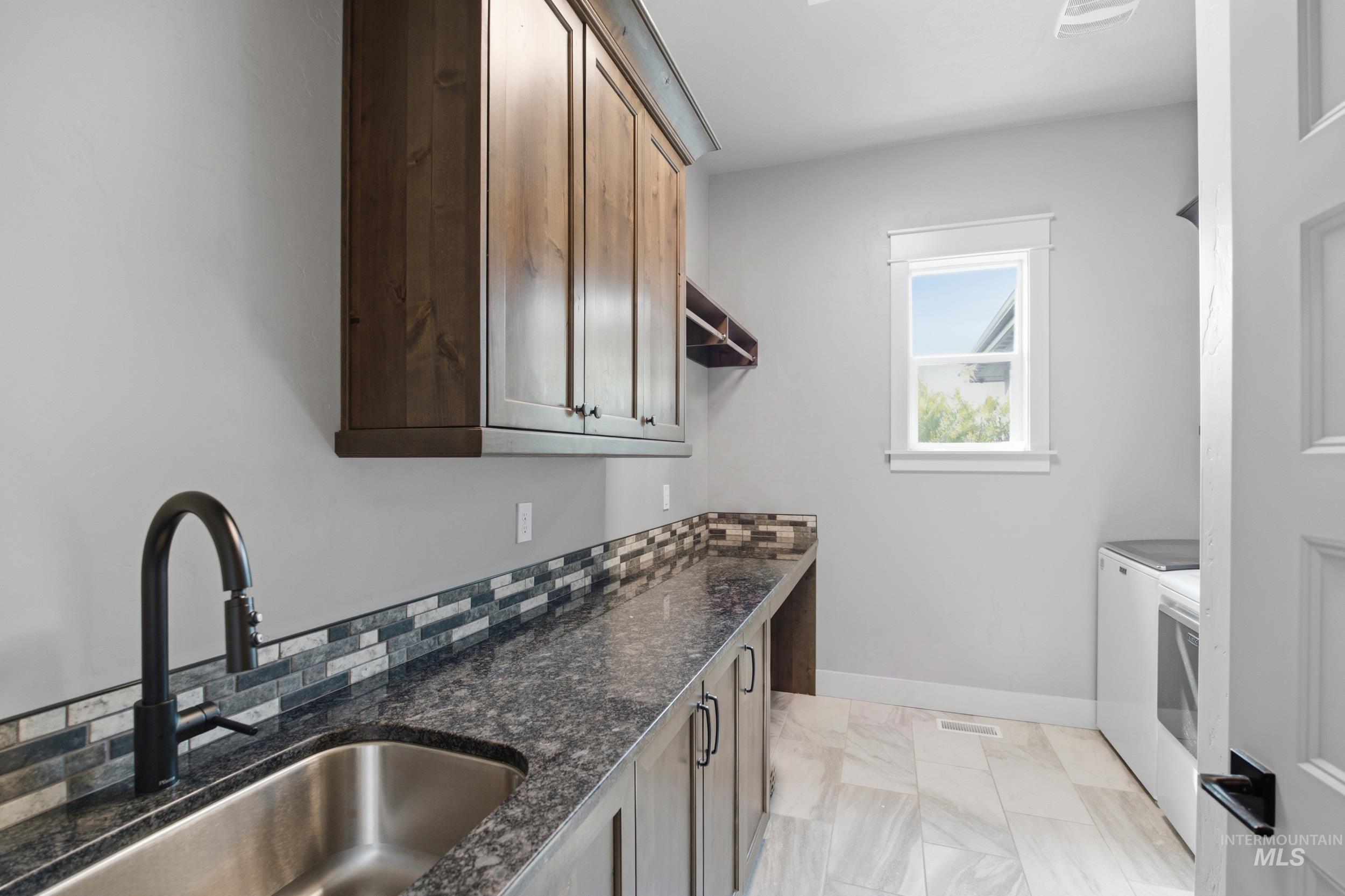 25498 Havard Oak Pl, Caldwell, Idaho 83607, 4 Bedrooms, 2.5 Bathrooms, Residential For Sale, Price $1,149,900,MLS 98996473