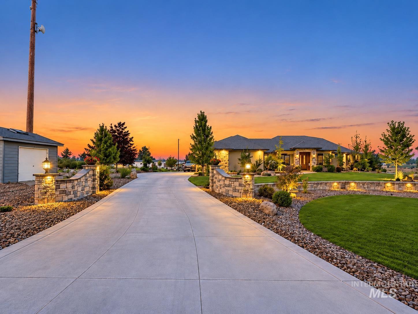 25498 Havard Oak Pl, Caldwell, Idaho 83607, 4 Bedrooms, 2.5 Bathrooms, Residential For Sale, Price $1,049,900,MLS 98996473