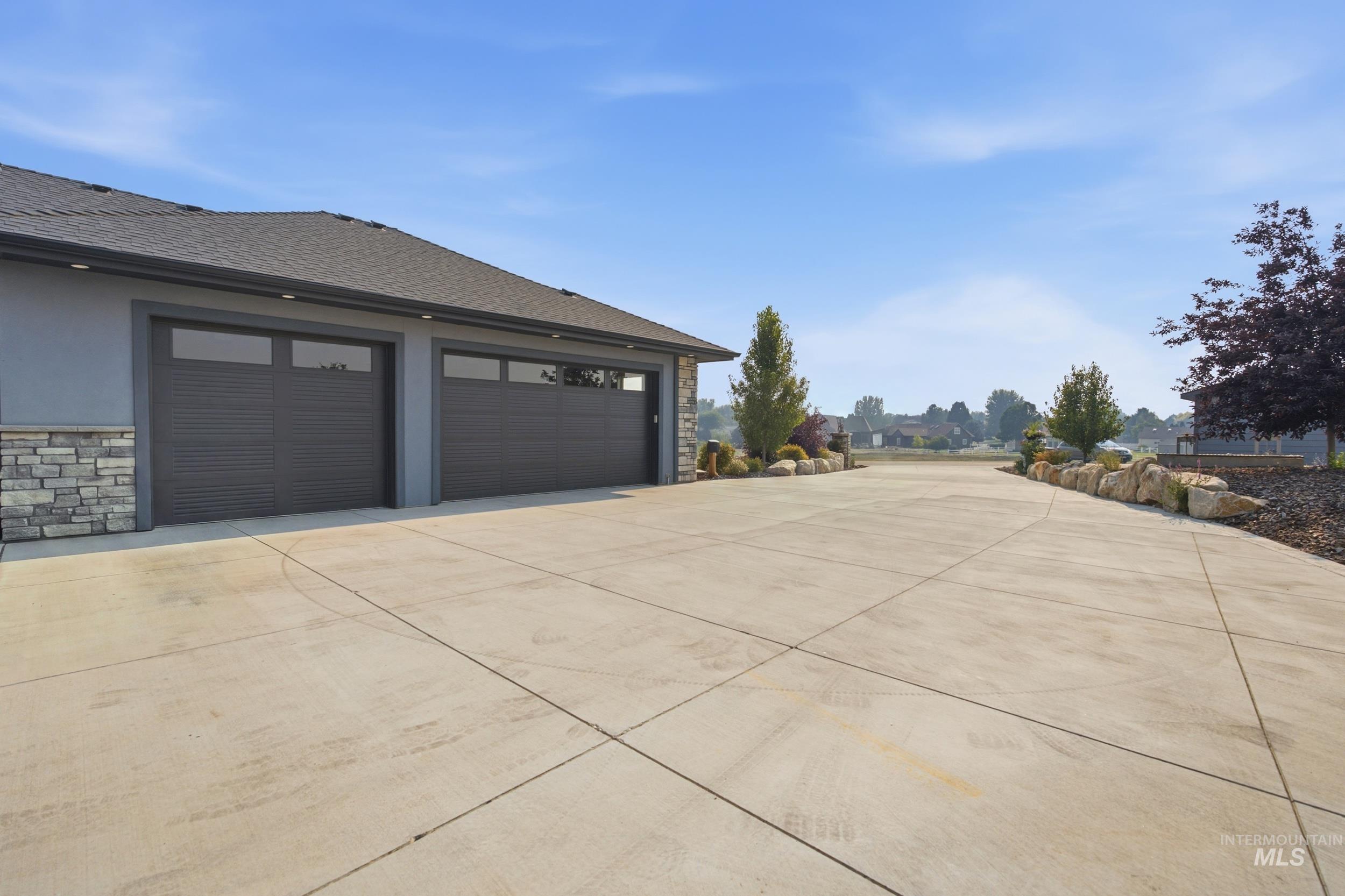 25498 Havard Oak Pl, Caldwell, Idaho 83607, 4 Bedrooms, 2.5 Bathrooms, Residential For Sale, Price $1,149,900,MLS 98996473