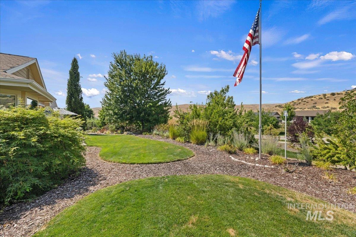 18597 N Goldenridge Place, Boise, Idaho 83714, 4 Bedrooms, 2.5 Bathrooms, Residential For Sale, Price $711,000,MLS 98996476