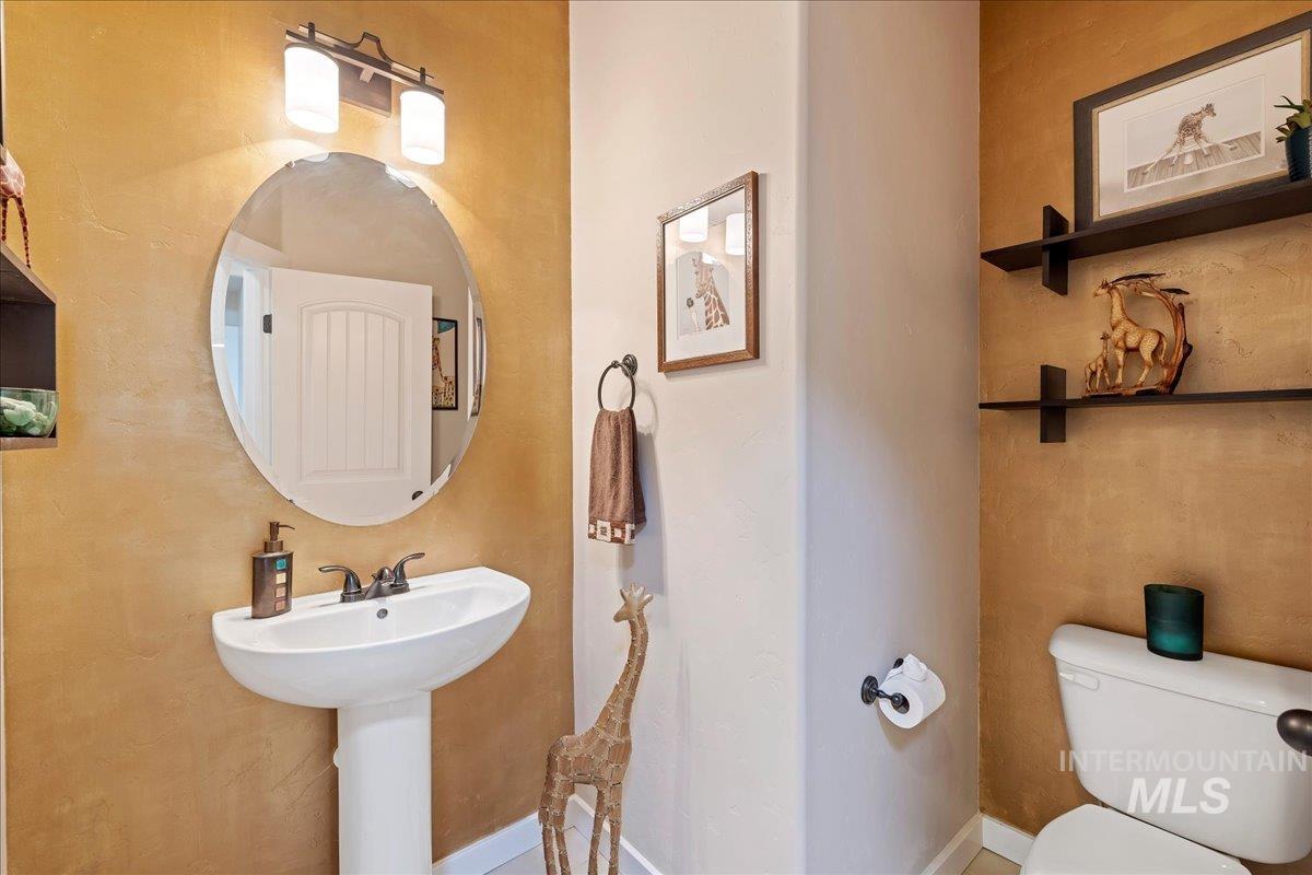 18597 N Goldenridge Place, Boise, Idaho 83714, 4 Bedrooms, 2.5 Bathrooms, Residential For Sale, Price $711,000,MLS 98996476