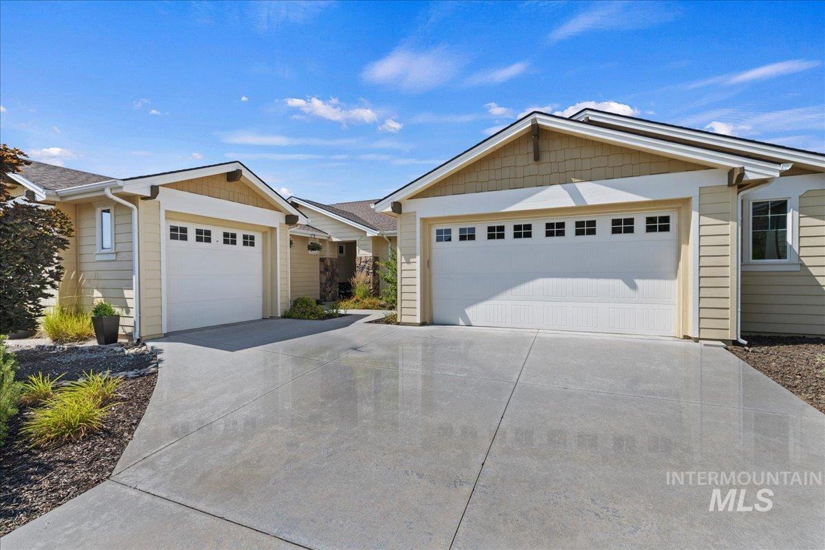 18597 N Goldenridge Place, Boise, Idaho 83714, 4 Bedrooms, 2.5 Bathrooms, Residential For Sale, Price $711,000,MLS 98996476