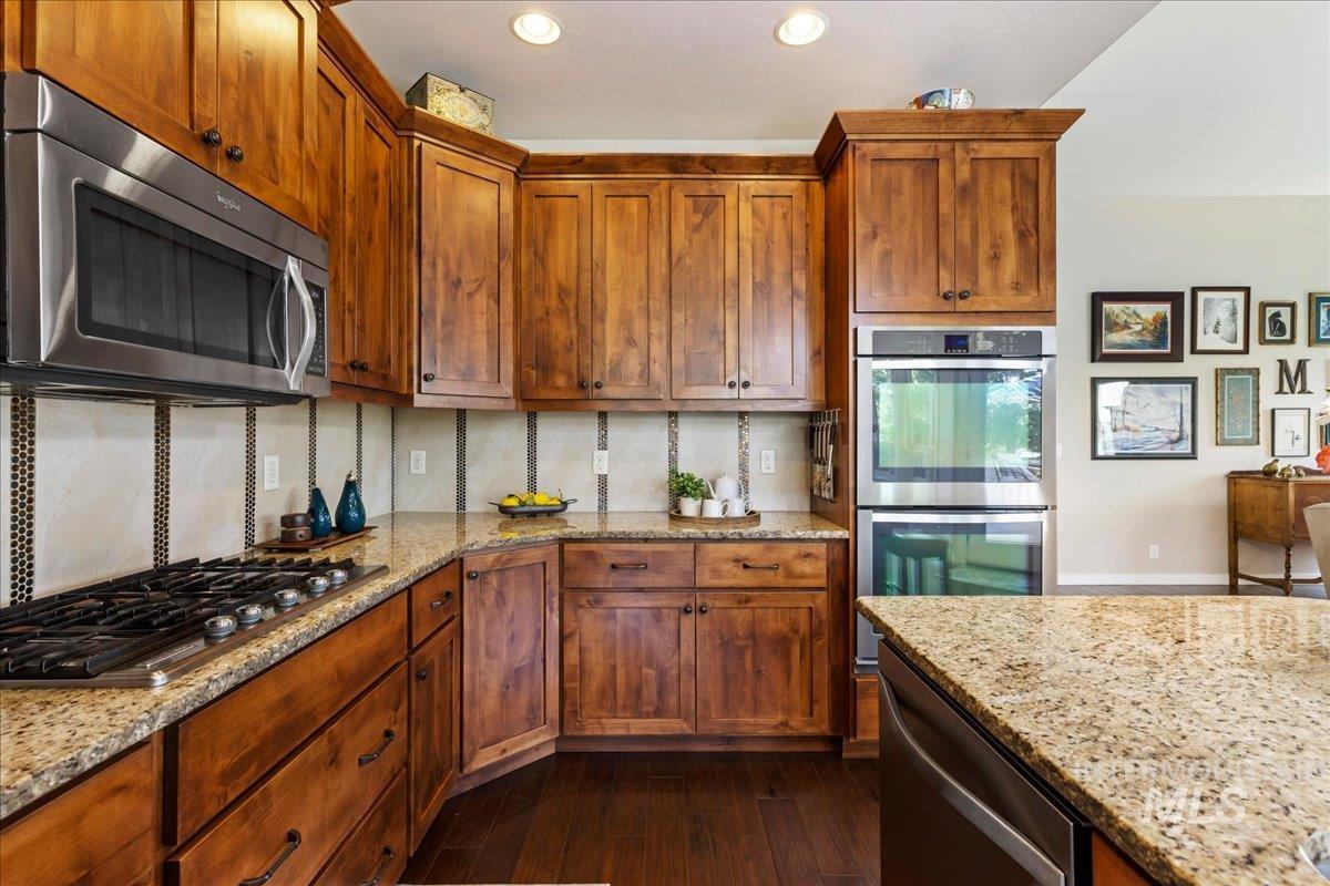 18597 N Goldenridge Place, Boise, Idaho 83714, 4 Bedrooms, 2.5 Bathrooms, Residential For Sale, Price $711,000,MLS 98996476
