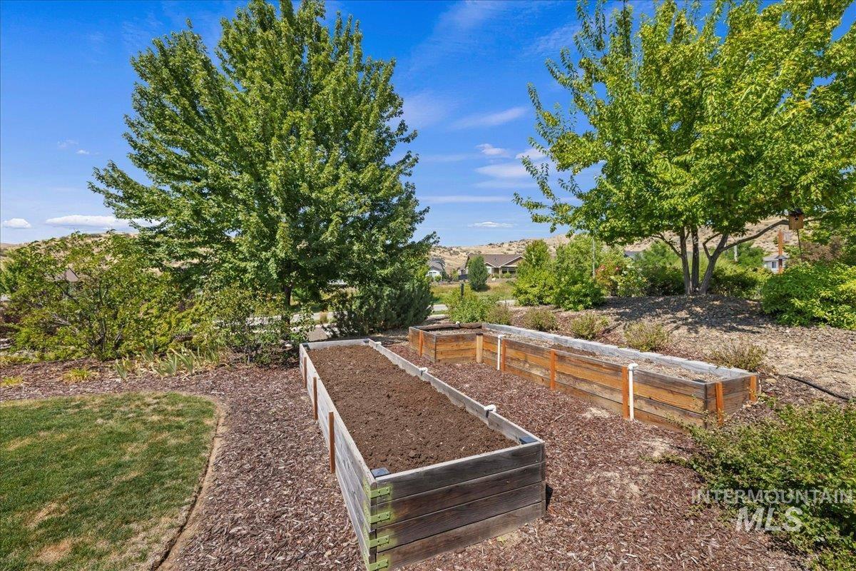 18597 N Goldenridge Place, Boise, Idaho 83714, 4 Bedrooms, 2.5 Bathrooms, Residential For Sale, Price $711,000,MLS 98996476