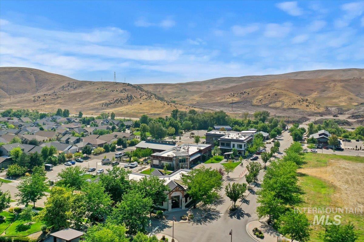 18597 N Goldenridge Place, Boise, Idaho 83714, 4 Bedrooms, 2.5 Bathrooms, Residential For Sale, Price $711,000,MLS 98996476