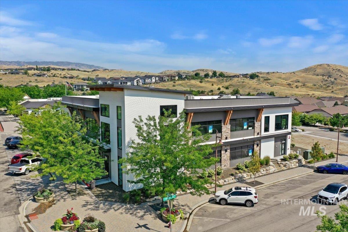 18597 N Goldenridge Place, Boise, Idaho 83714, 4 Bedrooms, 2.5 Bathrooms, Residential For Sale, Price $711,000,MLS 98996476